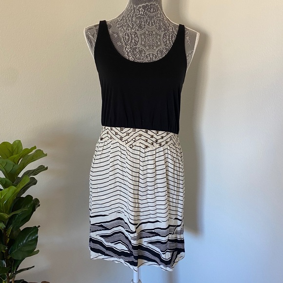 Silence + Noise Gold Waistband Studded B&W Dress - Picture 2 of 8